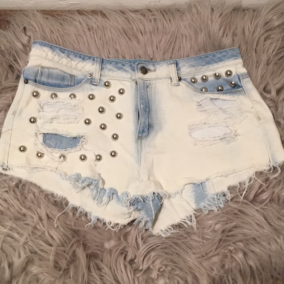 Distressed jean shorts - Picture 1 of 2